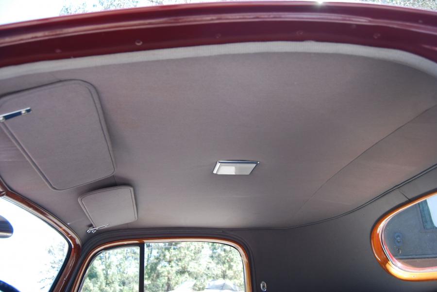 Детали интерьера Packard Twelve 2/4-Passenger Coupe 1939 года  (фото 9 из 12)
